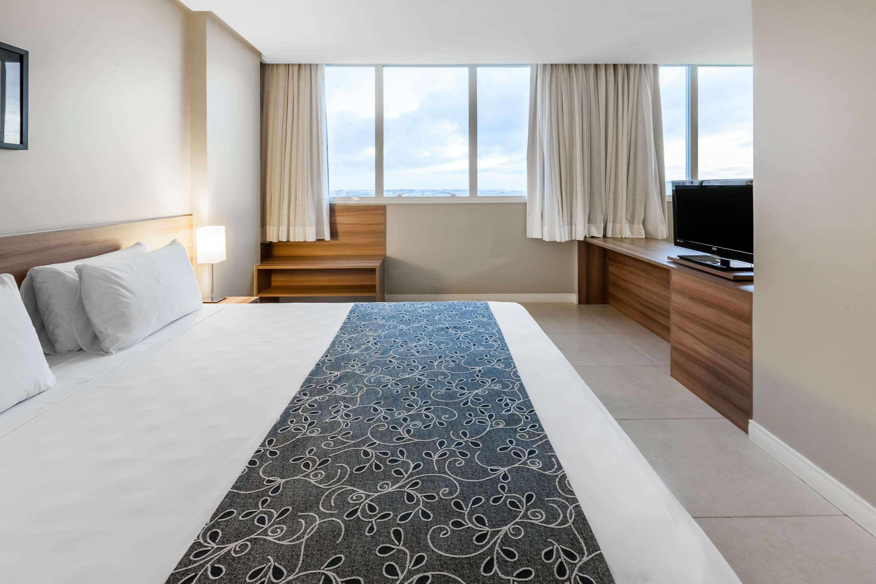 Days Inn By Wyndham Linhares Eksteriør bilde