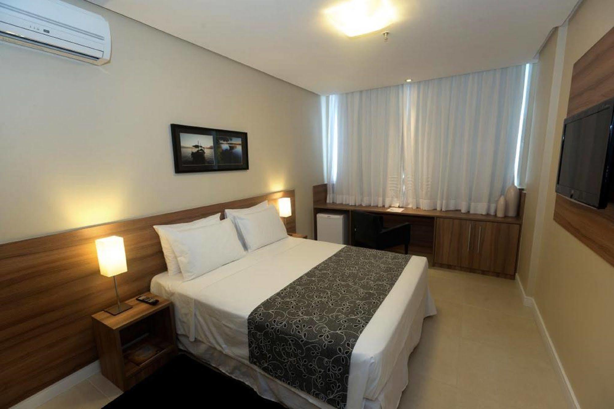 Days Inn By Wyndham Linhares Eksteriør bilde